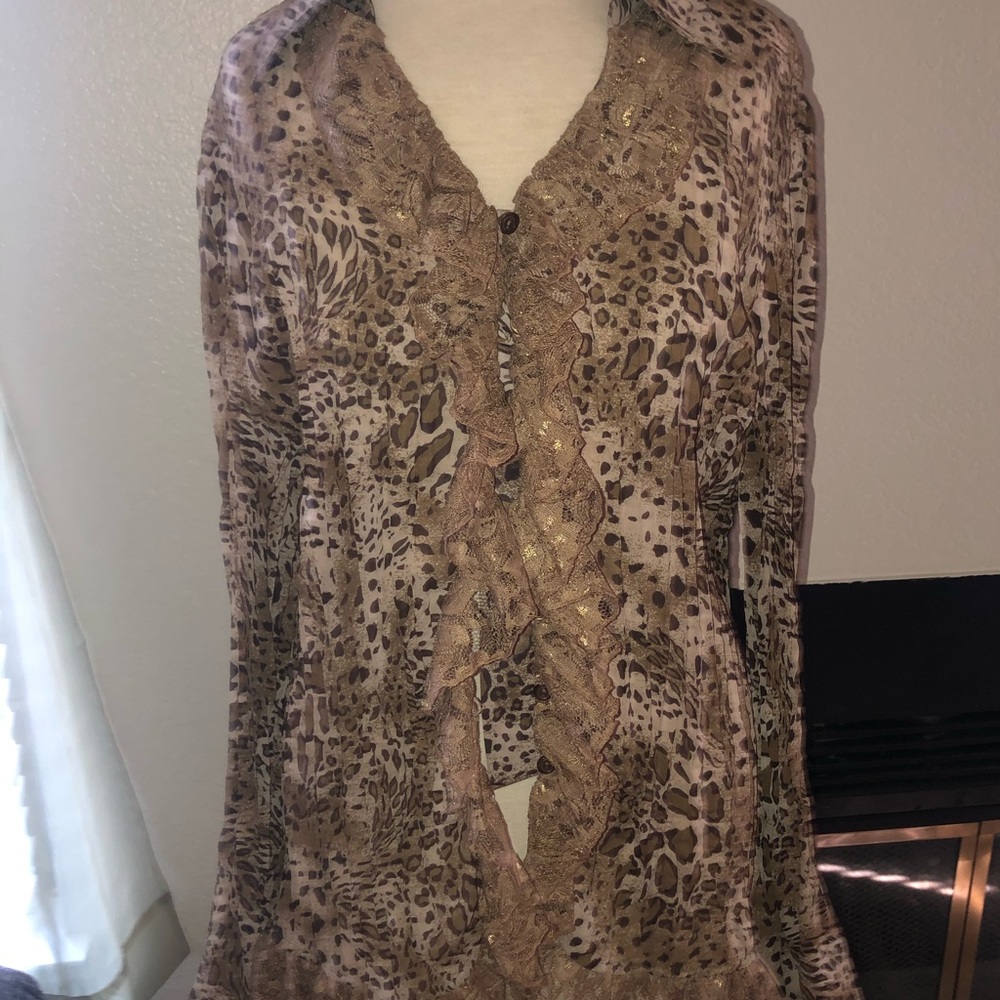 Really cute Cheetah Blouse